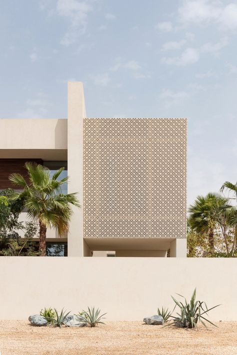 Minimal Villa, Villa Facade Design, Beach Architecture, Dubai Houses, Dubai Architecture, Facade Panel, Facade Architecture Design, Minimal Architecture, Fountain Design