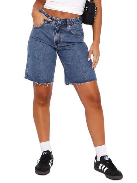 PRICES MAY VARY. Material: Women y2k oversized low rise denim bermuda shorts is made of 65% polyester and 35%cotton, cozy and soft, durable and breathable. It’s a necessary item in your summer closet. Features: Denim bermuda shorts for women, low rise jean shorts y2k, bermuda jean shorts for women trendy, low rise jean shorts for women, bermuda shorts for women jean, mid length jean shorts for women, bermuda denim shorts for women, womens bermuda jean shorts, wide leg bermuda denim shorts for wo Summer Jean Shorts, Closet Features, Low Rise Jean Shorts, Long Jean Shorts, Fits Inspiration, Jean Short Outfits, Shorts Y2k, Mid Thigh Shorts, Summer Closet