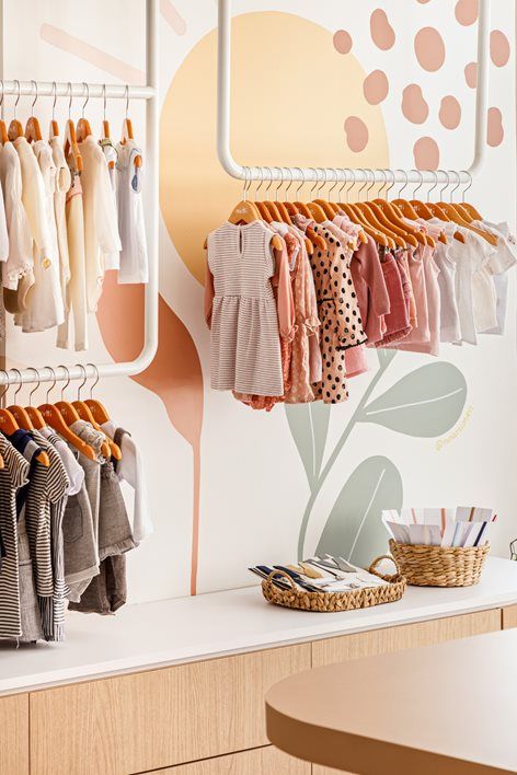 Nutti | 3P Studio Baby Boutique Display, Botique Interiors, Baby Store Display, Brazil 2022, Kids Clothing Store Design, Kids Branding Design, 2022 Picture, Storing Baby Clothes, Retail Store Interior Design