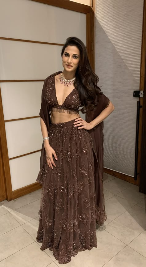 Brown Outfit Indian, Brown Gown Dress Indian, Brown Lehenga Combination, Brown Lehenga Simple, Brown Lehenga Designs, Brown Lengha Choli, Brown Dress Outfit Indian, Reception Lengha Guest, Coffee Brown Lehenga