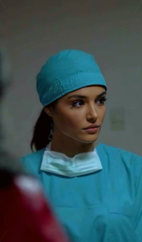 Surgeon Aesthetic Female, Female Doctor Outfit Medical, Woman Doctor Aesthetic, Woman Surgeon, Pretty Doctor, Women Doctors, Female Doctors, Female Surgeon, Female Dentist