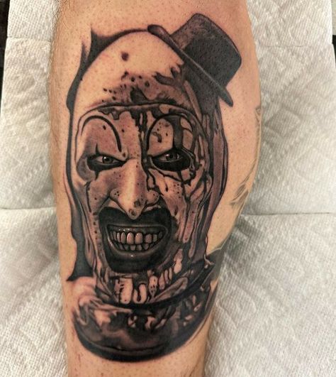 Art The Clown Terrifier Tattoo, Horror Movie Tattoos Sleeve, Horror Tattoo Sleeve, Evil Dead Tattoo, Insidious Demon, Horror Sleeve, Horror Movie Tattoos, Body Tattoo Design, Chicano Style