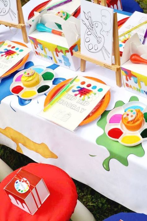 You are going to love this paint-themed birthday party! The table settings are so cool!  See more party ideas and share yours at CatchMyParty.com #catchmyparty #partyideas #paint #paintparty #art #boybirthdayparty #tablesettings Paint Birthday Party, Birthday Paint Party, Artist Birthday Party, Kids Art Party, Kids Party Tables, Art Party Favors, Kids Painting Party, Painting Birthday Party, Artist Birthday