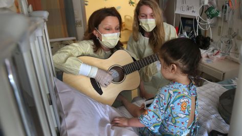 There are now 6,000 credentialed music therapists practicing in the US, 15 percent of whom work in medical or surgical settings. Daughter Band, Music Medicine, Child Life Specialist, Music Therapist, Future Music, Children Hospital, Two Worlds, In Hospital, Music Therapy