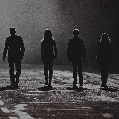 Vigilante Group Aesthetic, Group Of Assassins, Dystopian Main Character Aesthetic, 4 Aesthetic Friends, Dystopian Couple Aesthetic, Ya Dystopian Aesthetic, Dystopian Boy Aesthetic, Fantasy Friends Aesthetic, Rebelion Aesthetic