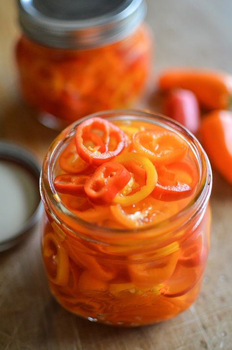 Pickled Sweet Peppers, Sweet Pepper Recipes, Peter Piper, Pickled Peppers, Quick Pickled, Condiment Recipes, Sweet Peppers, Relish Trays, Homemade Pickles