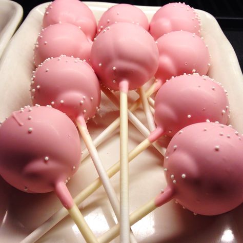 Starbucks birthday cake pops Cake Pop Flavors, Star Cake Pops, Resep Starbuck, Starbucks Cake Pops, Starbucks Flavors, Diy Cake Pops, Valentine Cake Pop, Pink Cake Pops, Starbucks Cake