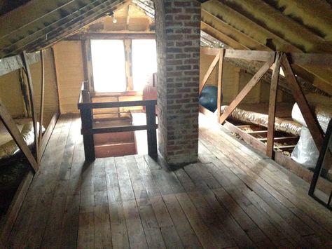 attic before 1 Attic Renovation Ideas, Finished Attic, Attic Bedroom Designs, Attic Closet, Attic Loft, Attic Playroom, Small Attic, Attic Conversion, Attic Room