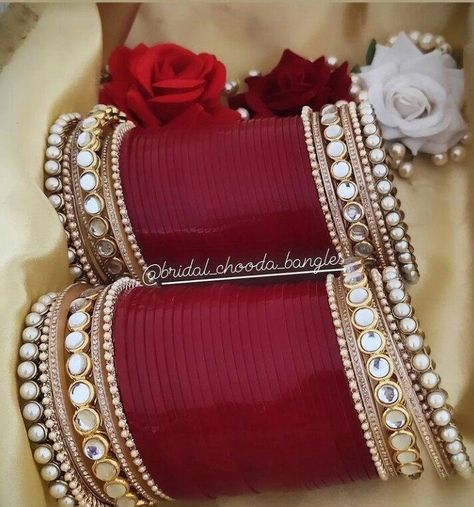 Bridal Choora Set, Chura Bridal Punjabi Bride Red, Bridal Chura Set, Bridal Bengal Set, Red Bangles Set Bridal, Maroon Chooda Designs Brides, Chura Designs Bridal, Latest Chura Designs Bridal, Chura Bridal Punjabi Bride