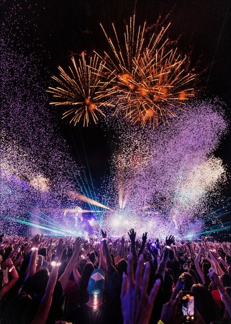 Concert Aesthetic Coldplay, Coldplay Concert Aesthetic, Coldplay Aesthetic, Coldplay Music Of The Spheres, Fireworks Party, Music Of The Spheres, Edm Music Festivals, Coldplay Music, Indian Flag Images