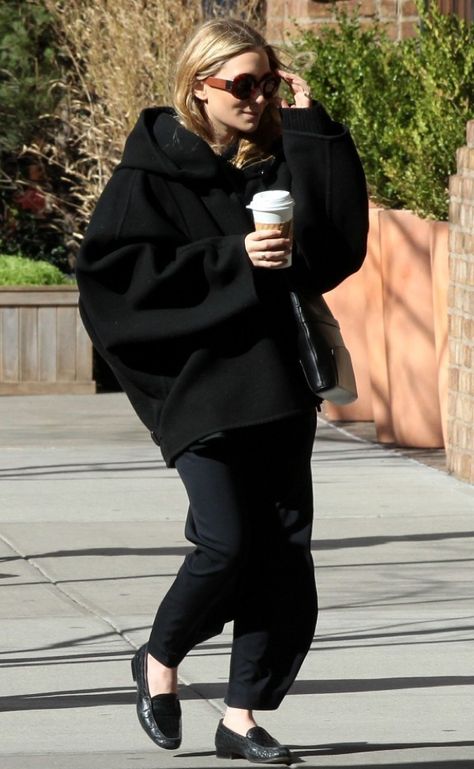 OLSENS ANONYMOUS ASHLEY OLSEN STYLE FASHION BLOG GET THE LOOKS OVERSIZED COAT ROUND TORT SUNGLASSES PANTS LOAFERS RINGS THE ROW CROSSBODY BAG TRIBECA NYC APRIL 2013 1 Mary Kate Olsen Style, Ashley Olsen Style, Olsen Style, Olsen Fashion, Olsen Twins Style, Mary Kate And Ashley, Fashion Gone Rouge, Kate Olsen, Culture Fashion