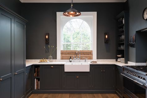 Tips For Creating a Small but Beautiful Kitchen - The deVOL Journal - deVOL Kitchens Benjamin Moore Flint, Shaker Cabinets Kitchen, Kitchen Door Styles, Devol Kitchens, Blue Kitchen Cabinets, London Kitchen, English Kitchens, Gray Cabinets, Paint Colour