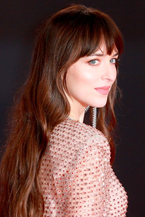 How to Style the Bottleneck Bangs in 2023 - Love Hairstyles Bottleneck Bangs, Styles For Women Over 60, Heavy Bangs, Love Hairstyles, Fringe Styles, Face Framing Bangs, Hair Styles For Women, Bangs With Medium Hair, Short Bangs