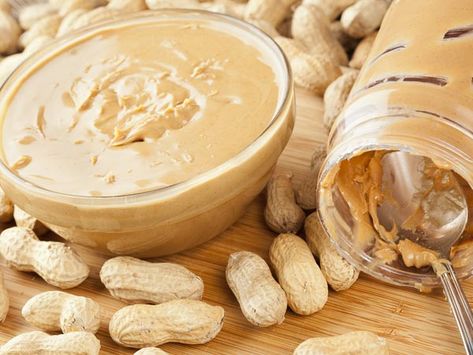 Home Remedies You Can Use To Detangle Knots From Your Hair - Boldsky.com Peanut Butter Benefits, Carb Cycling Diet, Ab Diet, Post Workout Snacks, Power Foods, Workout Snacks, Best Protein, Idee Pasto Sano, High Protein Snacks