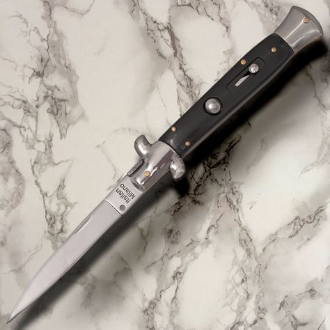 Switchblade Aesthetic, Zombie Gear, Knife Aesthetic, Stiletto Knife, Switchblade Knife, Big Scary, Pretty Knives, Automatic Knives, Everyday Carry