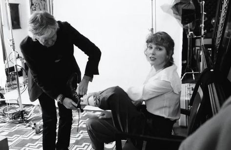 Taylor Swift News on Twitter: "📷 | Taylor Swift and @PaulMcCartney on the set of their Rolling Stone cover shoot… " Taylor Swift Shoes, Taylor Swift News, Rolling Stones Magazine, Beatles Songs, Taylor White, Taylor Swift Pictures, Taylor Alison Swift, Paul Mccartney, John Lennon