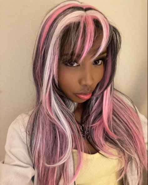 Cyvery2k Aesthetic, Blue Hair With Pink Highlights, Pink And Black Hair Black Women, Gyaru Hair Color, Pink Black And Blonde Hair, Y2k Wigs, Half Pink Half Blonde Hair, Grunge Hair Color Ideas, Mcbling Hairstyles