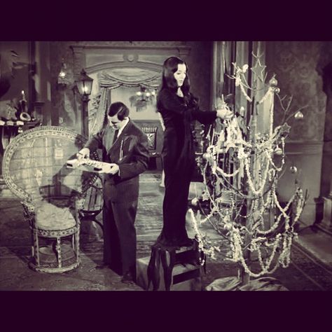 Addams family Christmas Addams Family Christmas, Gothic Christmas Aesthetic, Black Christmas Decorations, Addams Familie, Gomez And Morticia, Scary Christmas, Christmas Horror, Creepy Christmas, Dark Christmas