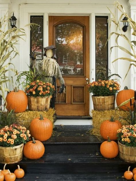 Fall Porch Decorations Porche Halloween, Dekorasi Halloween, Fall Entryway, Fall Deco, Autumn Decorating, Fall Front Porch, Fall Decorations Porch, Front Porch Decorating, Halloween Porch