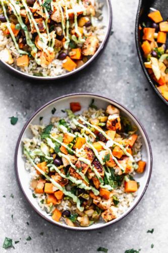 Brown Rice Bowl, Meaty Meals, Bowls Healthy, Grain Bowl Recipe, Chicken Brown Rice, Fresh Eats, Chicken Rice Bowls, Chicken And Brown Rice, Grain Bowls