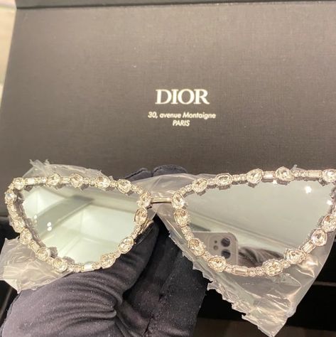 Dior Glasses Sunglasses, Fancy Glasses, Sunglasses Dior, Dope Jewelry Accessories, Wedding Necklace Set, Pretty Jewelry Necklaces, Dior Jewelry, Stylish Glasses, Dior Sunglasses