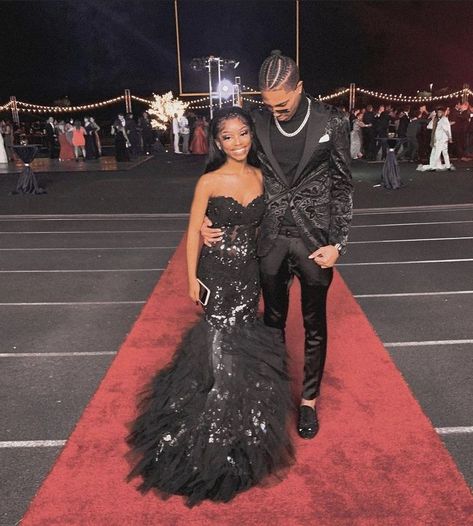 Homecoming Colors For Couples Black, Black Prom Black Couple, Prom Outfits Black Couples, Black Prom Inspiration, Prom Outfits With Sneakers, Black Prom Theme Couples, Black Prom Dress Ideas Couples, Black Prom Fits Couples, Black Theme Prom Couples