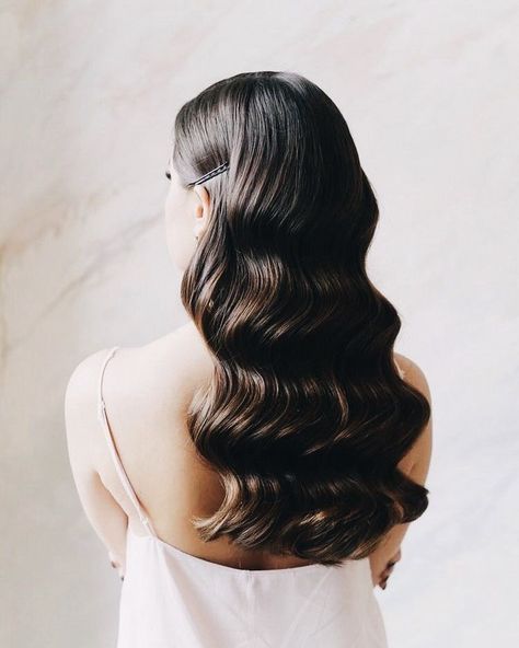 Bold and Beautiful: Hairstyles for Every Hair Texture Hollywood Curls, Trendy Bridesmaids, The Quiff, Hollywood Waves, Formal Hairstyles, Hair Waves, Aesthetic Hair, Bride Hairstyles, Prom Hair