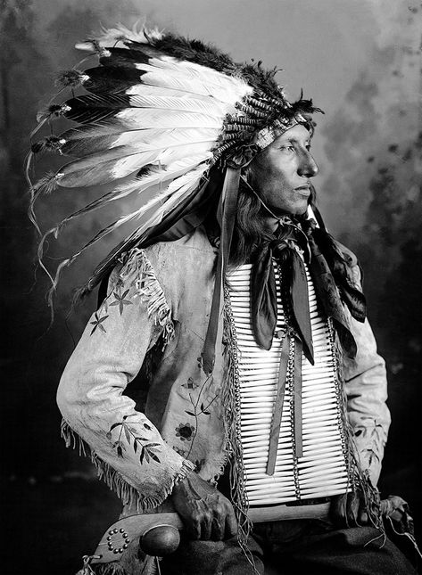 Rare historical photos of the Standing Rock Sioux  Photographs by Frank Bennett Fiske                https://www.cnn.com/interactive/2018/09/us/standing-rock-portraits-cnnphotos/?sr=sharebar_facebook Sioux Indian, American Indian History, Native American Images, Rare Historical Photos, Native American Pictures, Red Indian, Standing Rock, Native American Photos, Native American Peoples