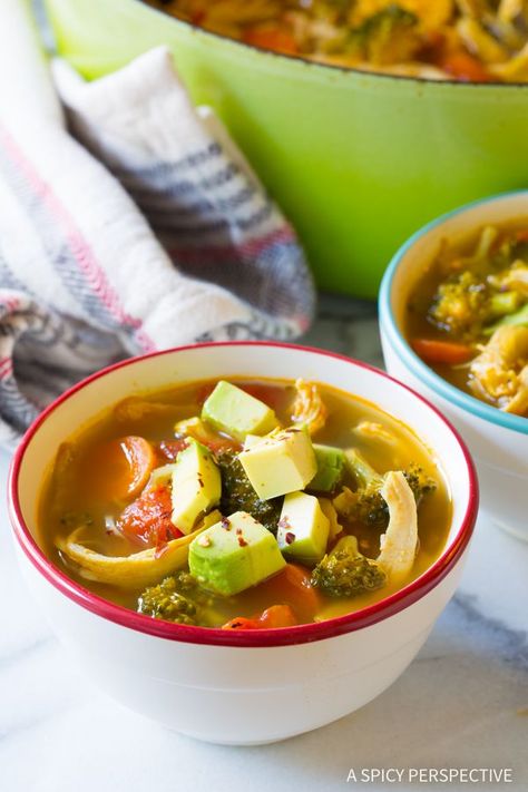 Perfect Southwest Chicken Detox Soup Recipe #cleanse #diet Chicken Detox Soup, Southwest Chicken Soup, Snacks Diy, Vegan Steak, Diet Soup Recipes, Southwest Chicken, Cleanse Diet, Detox Soup, Soup Diet