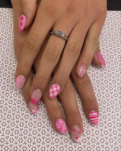 Pink Shirt Nail Designs, Preppy Nail Inspo Pink, Pink Nail With Design, Barbie Themed Nails Short, Preppy Smiley Face Nails, Preppy Valentines Day Nails, Pink Fun Nail Designs, Nail Designs For 12 Yr, Really Cute Nails Short