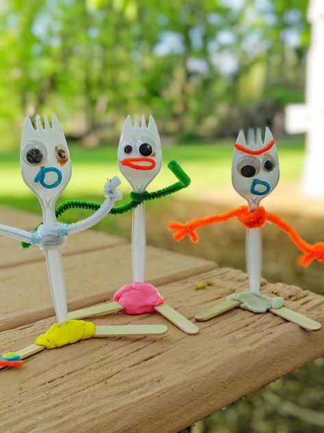 Forky Craft, Birthday Party Printables, Toy Story Birthday Party, Disney Day, Party Printables Free, Toy Story Birthday, Toy Story Party, Kids' Crafts, Camping Crafts