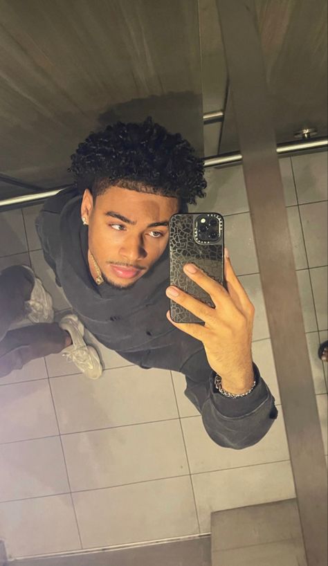 Light Skin Black Men, Fine Black Males, Fine Light Skin Men, Lightskin Haircuts, Taper Fade Curly Hair, Afro Hairstyles Men, Afro Fade, Mixed Guys, Light Skin Men