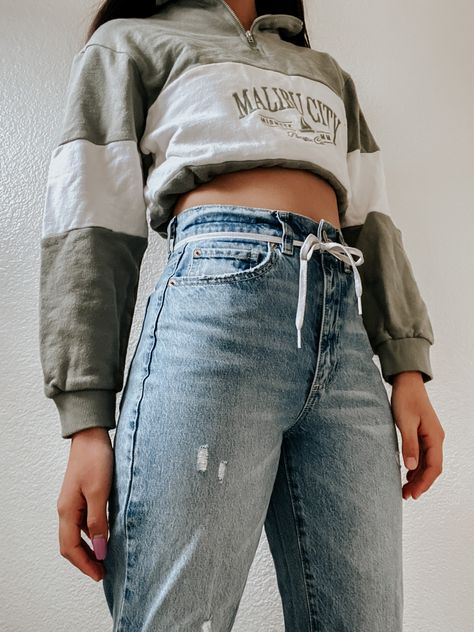 green and white half zip • vintage jeans • shoelace belt Shoelace As Belt, Jeans With Shoelace Belt, Shoe Lace Belt Outfit, Shoelace Jeans Hack, Shoe Lace Belt, Clothes Washing Hacks, New Jeans Trend, Shoelace Belt, Belt Outfit