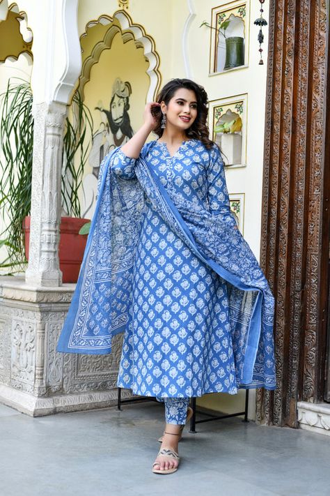 Cotton suit Sets Kameez Style, Cotton Suit Designs, Pant Suit Set, Simple Kurta, Stylish Kurtis, Simple Frocks, Salwar Designs, Ram Photos, Cotton Kurti Designs