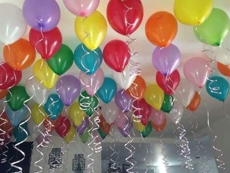 Vintage First Birthday, June Celebrations, Birthday Streamers, Birthday Room Decorations, Eighteenth Birthday, Balloon Garland Diy, Colorful Birthday Party, Outdoors Birthday Party, Simple Birthday Decorations