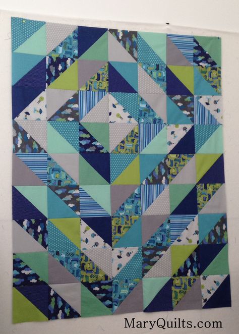 HST - Baby Quilt Triangle Quilt Blocks, Easy Quilt Ideas, Easy Baby Quilt, Baby Quilt Patterns Easy, Hst Quilt, Hst Quilts, Quilt Layouts, Charm Quilts, Kid Quilts