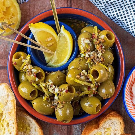 Spanish Picnic, Easy Tapas Recipes, Tapas Dinner Party, Easy Tapas, Mediterranean Rice, Mediterranean Snacks, Spanish Rice Easy, Tapas Dinner, Mexico Beach Wedding