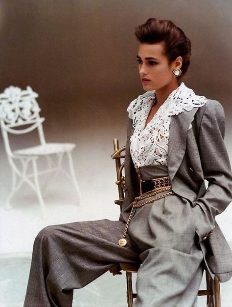 Yasmin Le Bon for Vogue Paris by Arthur Elgort, March 1988 Vintage Summer Hats, 90s Editorial, Look 80s, Yasmin Le Bon, Fashion City, Original Supermodels, Fashion 80s, Paris Mode, Stil Inspiration