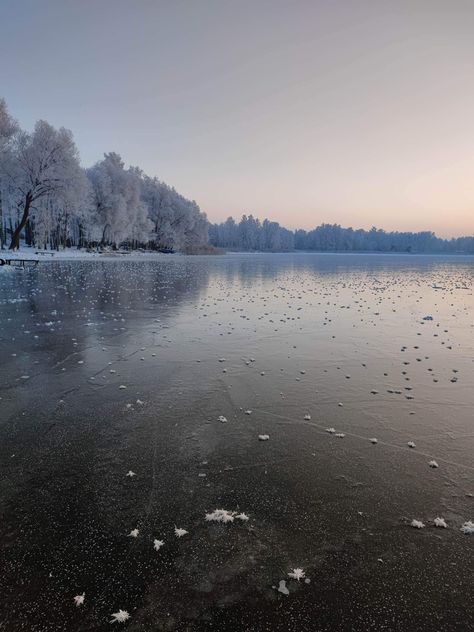 Snow Lake Aesthetic, Winter Ice Aesthetic, Frozen Lake Skating, Ice Skating Frozen Lake, Ice Skating On Lake Aesthetic, Ice Lake Aesthetic, Cold Lake Aesthetic, Ice Skating On Frozen Lake Aesthetic, Winter Lake Aesthetic