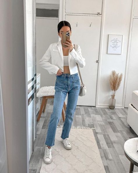 White Cropped Blazer Outfit, Cropped Blazer Outfit, White Cropped Blazer, Blazer Outfit, Crop Blazer, Ootd Summer, Cropped Blazer, Blazer Outfits, Zara Jeans