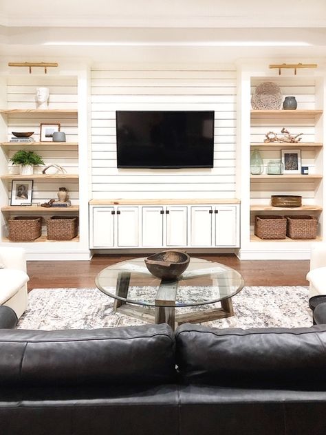 Farmhouse Tour, Built In Entertainment Center, Built In Shelves Living Room, Living Room Built Ins, Deco Champetre, Living Room Entertainment Center, Basement Living Rooms, Its Friday, Living Room Entertainment