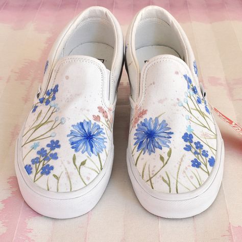 Hand painted Vans Classic slip ons, with embroidered details. A bride-to-be asked me to paint these in her wedding color palette, and I'm so grateful that she did 😊🙏 People usually ask me to paint most of the available area - these are more minimal, with a clean look. I love how they turned out 😍. What do you prefer? A mostly minimal aesthetic, or a fuller maximalist one? Let me know in the comments 🌸 #customsneakers #weddingsneakers #somethingblue #customvans #handpaintedshoes #paintedvans Painting White Shoes Ideas, Painted Shoes Diy Easy, Easy Shoe Painting Ideas, Hand Painted Vans, Wedding Vans, Painted Shoes Diy, Vans Classic Slip, Painted Vans, Wedding Sneakers