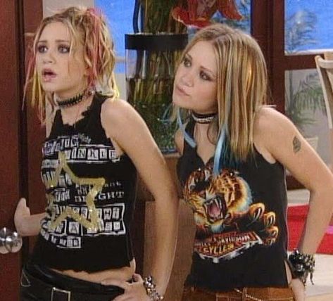 The pop punk outfits that definitely kept Hot Topic in business immediately following this So Little Time episode. Pop Punk Outfits, Stile Punk Rock, Mode Harajuku, 00s Mode, Pop Punk Fashion, Teen Style, 00s Fashion, Mary Kate Ashley, Early 2000s Fashion