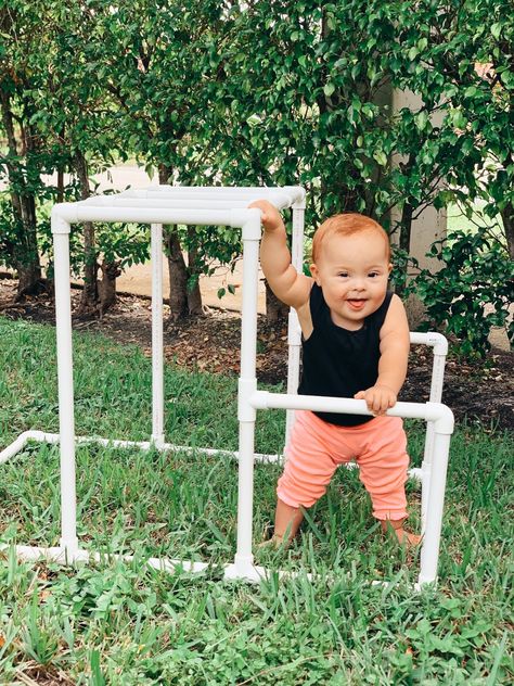 How to Build a PVC Jungle Gym For Your Baby Pvc Puppy Play Gym, Diy Baby Gym, Baby Wise, Gym Bar, Montessori Diy, Baby Montessori, Baby Play Gym, Pvc Pipes, Jungle Gym