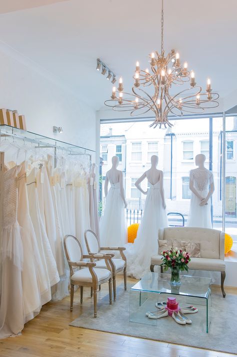 Wedding Dress Store Interior Design, Dresses Boutique Decor, Dress Shop Design Boutique Interior, Dress Store Design, Bridal Store Interior, Botique Interiors, Bridal Shop Interior, Bridal Shop Decor, Bridal Shop Ideas