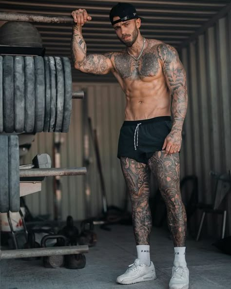 Lion Back Tattoo, Word Tattoos With Meaning, Cool Chest Tattoos, Jordan Outfit, Chest Tattoo Men, Tattooed Men, Bad Tattoos, Leg Sleeves, Celebrity Tattoos