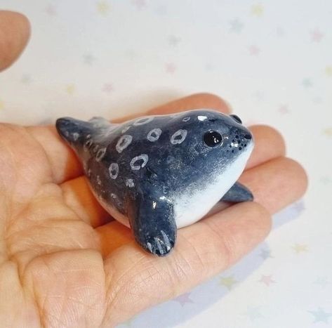 Ringed Seal, Polymer Clay Ring, The Crafts, Clay Diy Projects, Clay Crafts Air Dry, Clay Craft, Polymer Clay Animals, Cute Polymer Clay, Clay Animals