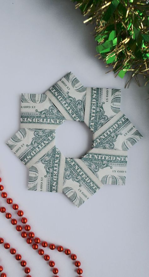 Money Christmas Wreath, Money Wreath How To Make A, Money Folding Ideas Christmas, Origami Money Christmas Tree, Money Star Origami, Christmas Money Origami Easy, Folding Money For Christmas, Folded Money Gifts, Money Wreath Gift Dollar Bills