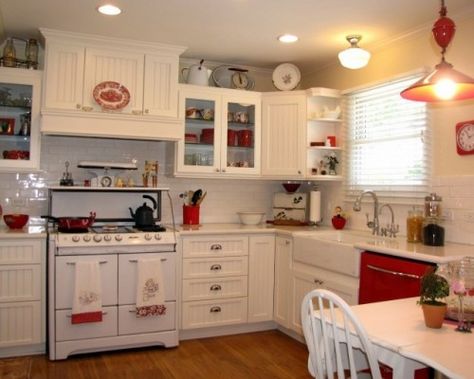 an urban country kitchen with a pop of red Red Kitchen Accents, Cottage Kitchen Cabinets, Red And White Kitchen, Traditional Kitchen Design, White Kitchen Decor, Cottage Kitchens, Cozy Kitchen, Red Kitchen, Trendy Kitchen