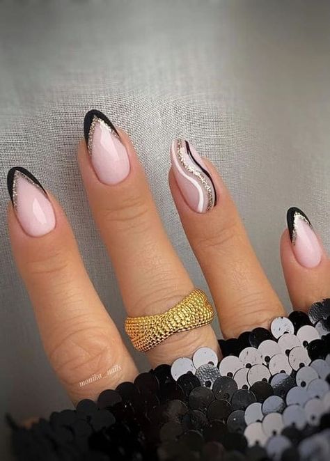 Black French Tip Nails, Black French Tip, Unghie Sfumate, French Tip Nail Designs, Moms Birthday, Girly Acrylic Nails, Summery Nails, Minimal Nails, Casual Nails